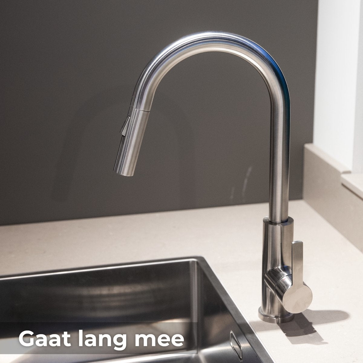 Mizzo Trigo Hoge Keukenkraan met Uittrekbare Uitloop - Semi-professionele Keukenkraan met Sproeikop - Hoge Mengkraan 44cm hoog met Douchefunctie - Ideaal voor keukeneiland - Mat RVS