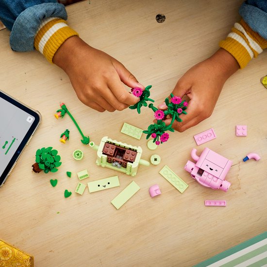 LEGO Botanicals - Kit de construction « Petites plantes et fleurs qui se balancent » pour enfants - 11506