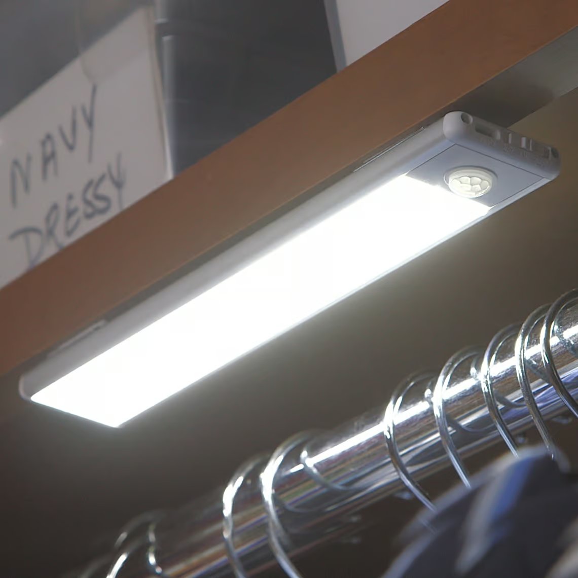 Bande lumineuse LED HandyLUX Slim Bright - Fixation magnétique - Avec détecteur de mouvement - Fonctionnement sans fil