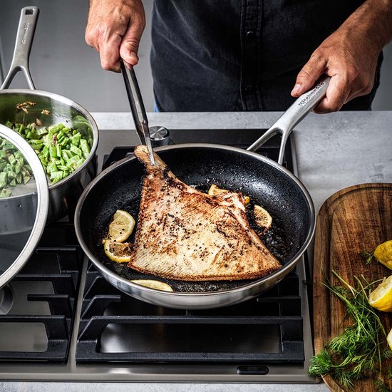Poêle KitchenAid Multi-Ply ø 28 cm - acier inoxydable - compatible induction - antiadhésive - sans PFAS
