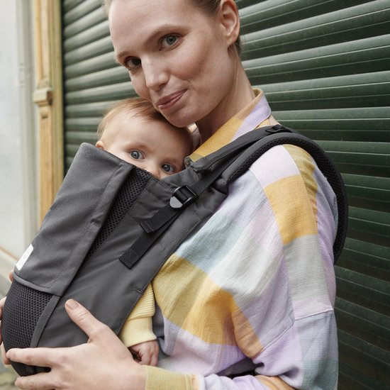 Stokke Limas Mesh, Anthracite - Porte-bébé respirant fabriqué à partir de tissus de haute qualité - Convient aux bébés à partir d'un mois / de 4 à 15 kg - Comprend une pochette amovible pour les affaires indispensables