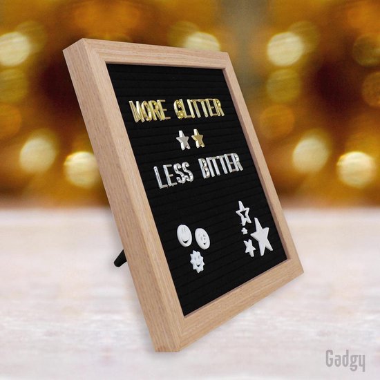 Gadgy Letterbord Zwart Vilt - Houten Lijst 25x25CM - Inclusief 570 Kleuren Letters en 100 Icoontjes - Wanddecoratie Woonkamer - Leuk Cadeau Verjaardag