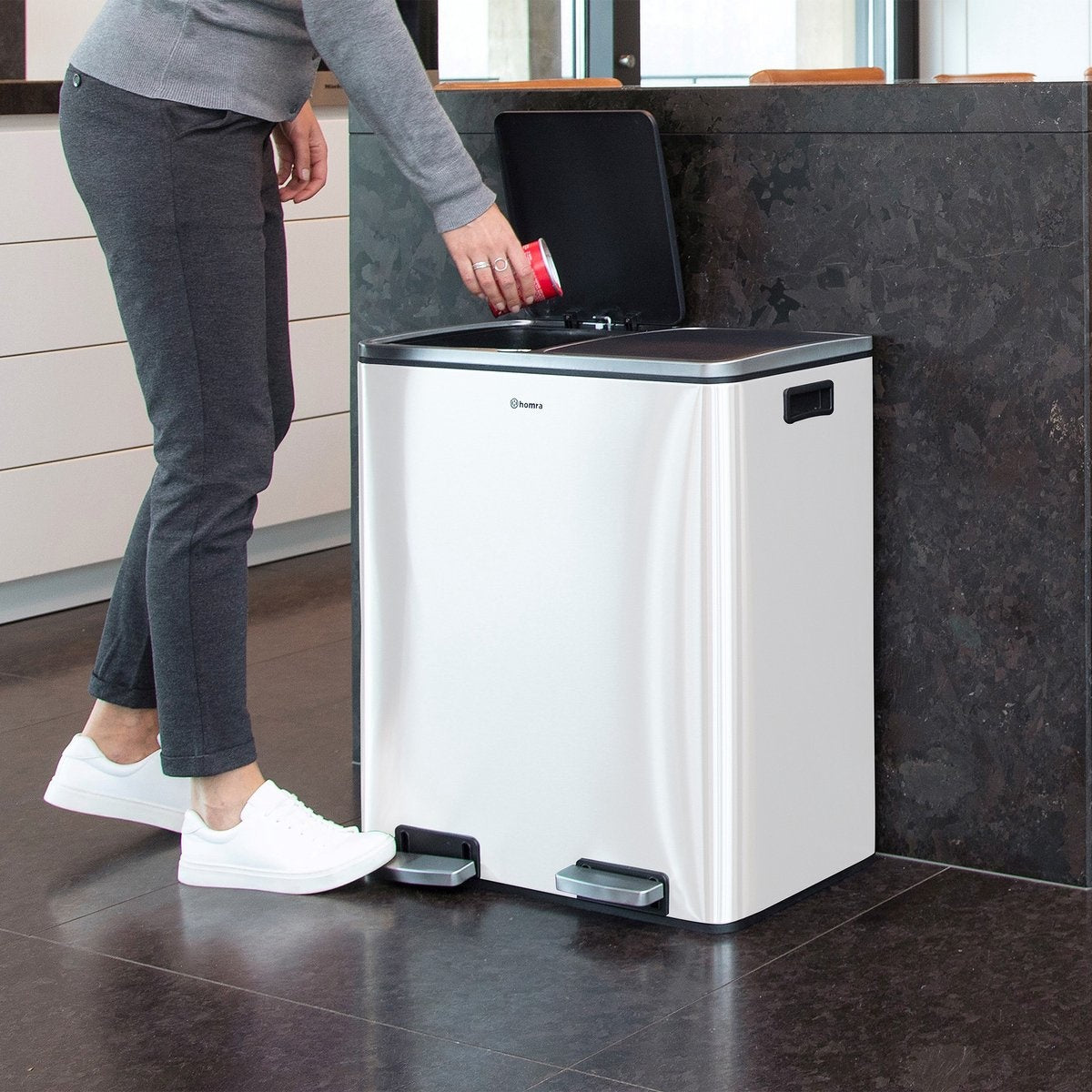 Homra QUICKX Poubelle de tri sélectif 2 compartiments Blanc - 60 L (2x30 L) Poubelle à pédale - Poubelle design Duo en acier inoxydable - Séparation des déchets - Poubelle de recyclage - Pédale hygiénique - Poubelle double - Poubelle de cuisine - Poubelle