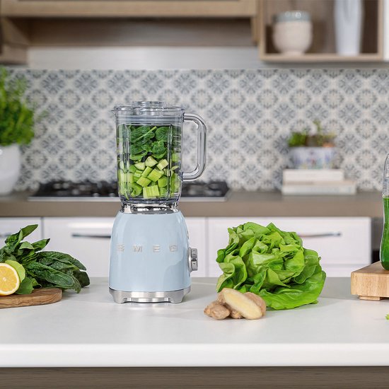 Mixeur SMEG BLF03PBEU - Mixeur à smoothies - 800 W - Bol Tritan™ de 1,5 L - 4 vitesses - Fonction « Ice Crush » et « Smoothie » - Style années 50 - Bleu pastel