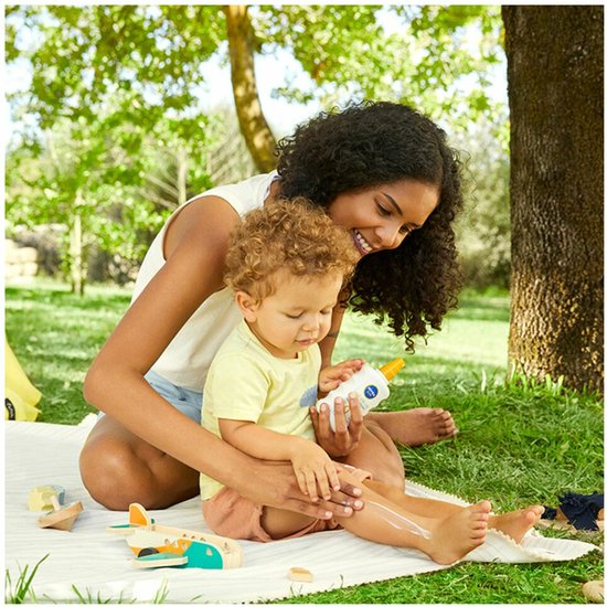 NIVEA SUN Babies & Kids Sensitive UV Sun Protection Spray - Bébé et enfant - SPF 50 - Spray solaire - Protection solaire - 200ml